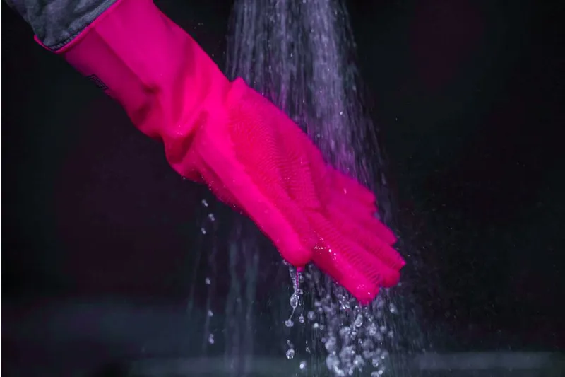 Muc-Off Deep Scrubber Gloves - Pink-1