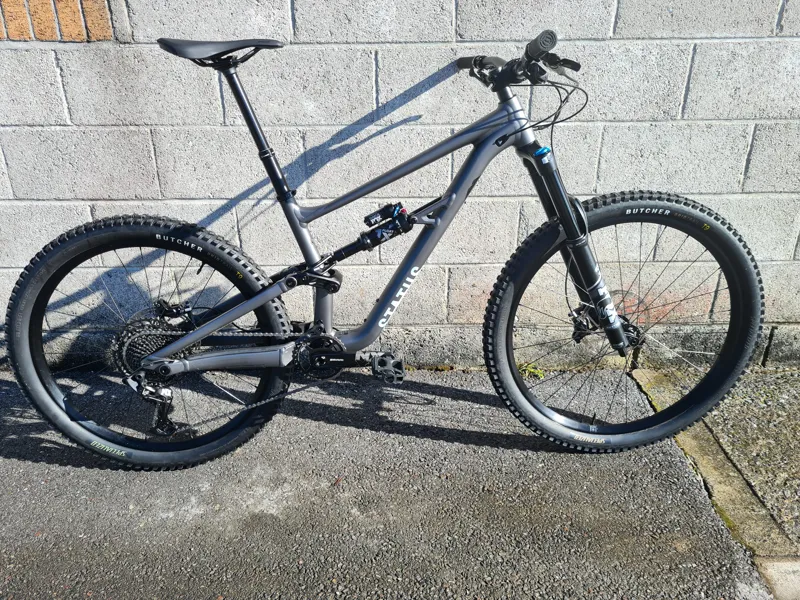 Specialized Status160 S2 マルーン DMRペダル付 Specialized Status160 S2 マルーン DMRペダル付