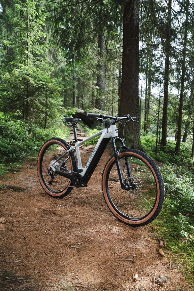 2022 Cube Reaction Hybrid Race 625 Electric Mountain Bike - Lunar/Grey-2