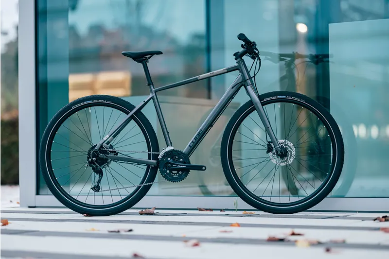 cube hyde hybrid bike