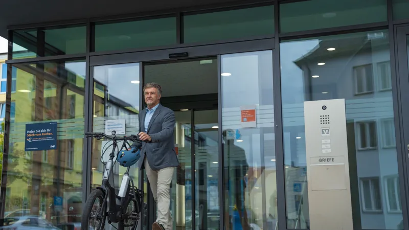 2024 Cube Compact Sport Hybrid 500 Electric Hybrid Bike - Blue/Lime-1