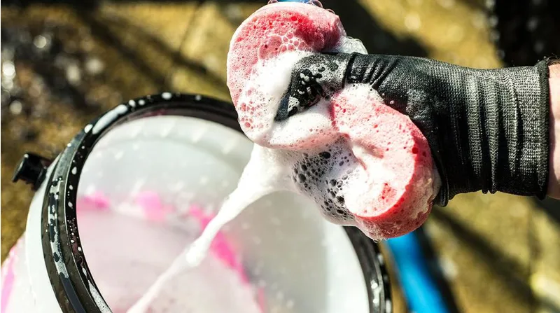 Muc-Off Dirt Bucket Cleaning Kit with Filth Filter-11