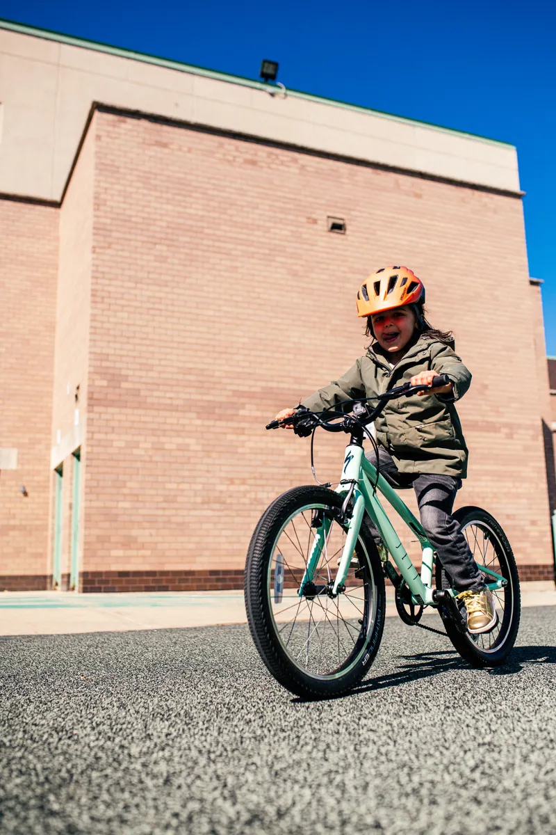 Specialized Jett 20 Kids Mountain Bike - Gloss Cast Black/Smoke-7