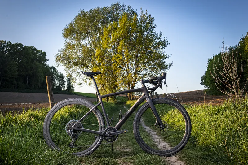 2022 Specialized Diverge Comp E5 Gravel Road Bike - Gloss Tarmac Black-1