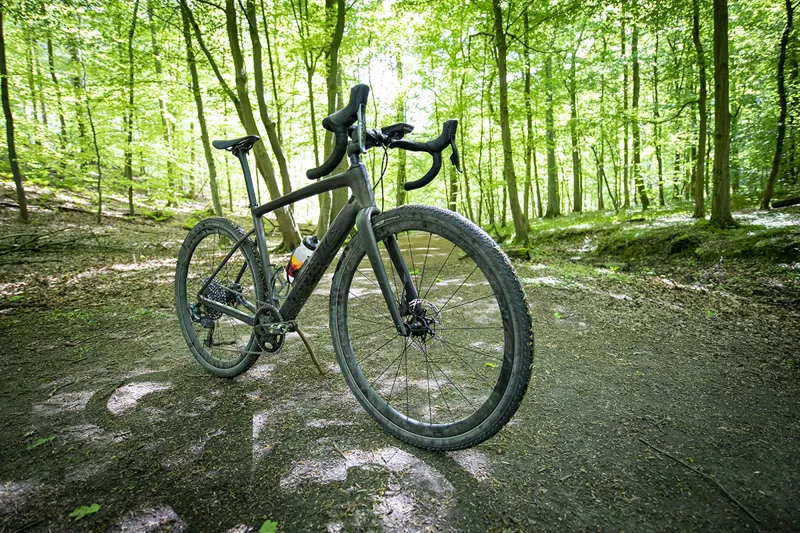 2022 Specialized Diverge Comp E5 Gravel Road Bike - Gloss Tarmac Black-2