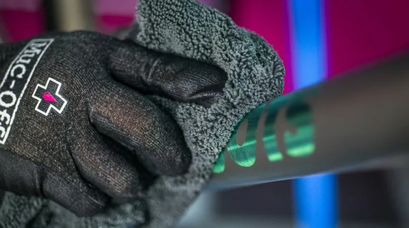 Muc-Off Luxury Microfibre Polishing Cloth-2