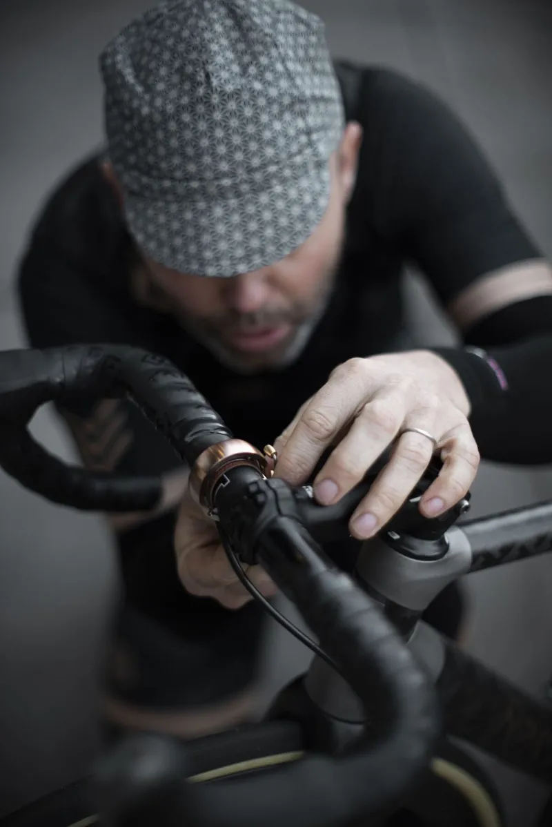 Knog Oi Luxe Bicycle Bell - Matte Black-2