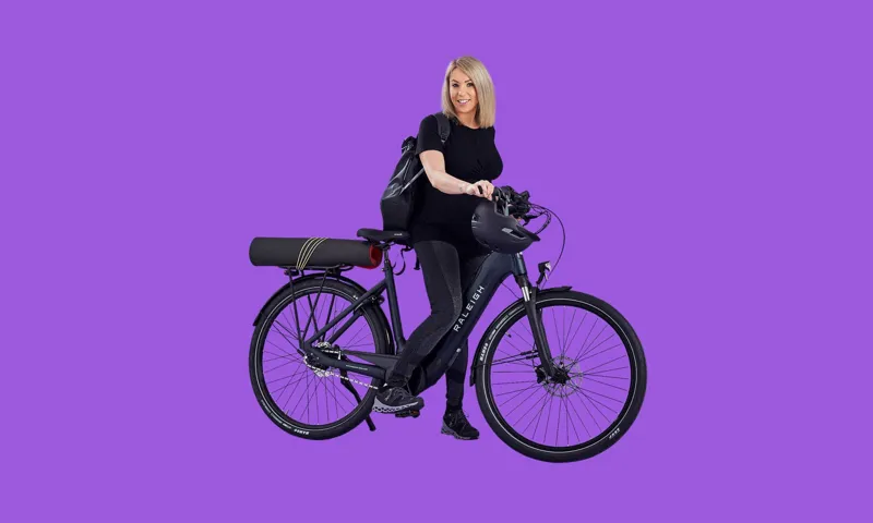 Raleigh Motus Grand Tour Lowstep Hub Electric Hybrid Bike - Black-2