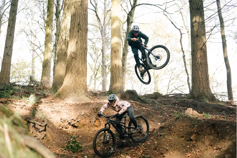 2022 Specialized Stumpjumper Expert Mountain Bike - White Mountains-9