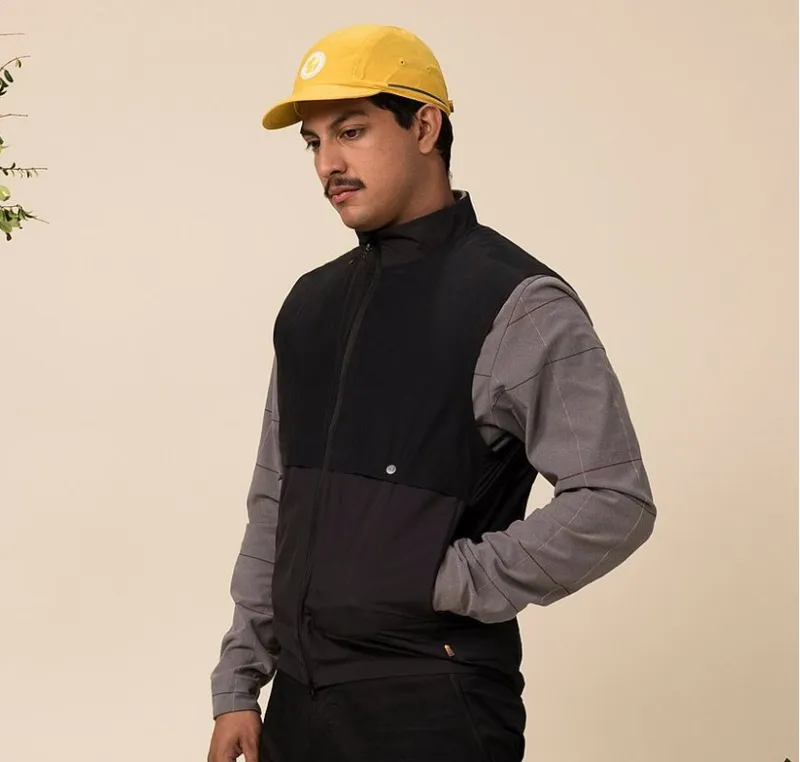 Specialized/Fjällräven Mens Adventure Vest - Black-1