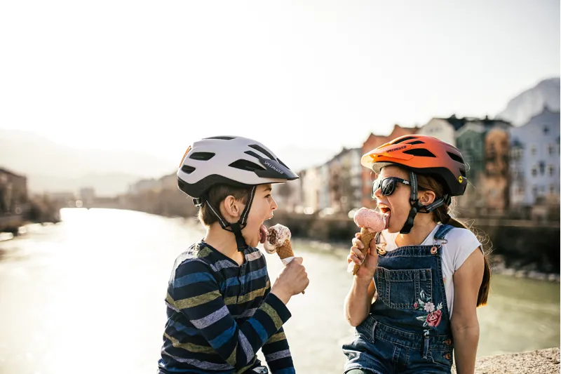 Specialized Jett 20 Kids Mountain Bike - Gloss Cast Black/Smoke-1