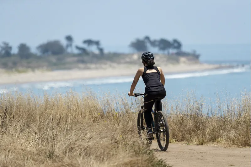 2020 Giant Liv Bliss 2 Disc Womens 26in Hardtail Mountain Bike - Blue-2