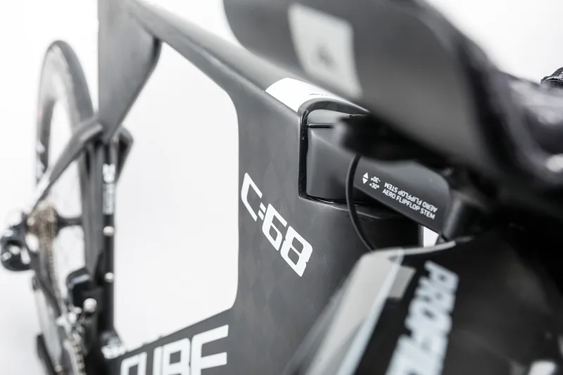 2017 Cube Aerium C:68 SL Hadron Mens Road / Triathlon Bike in Black-4