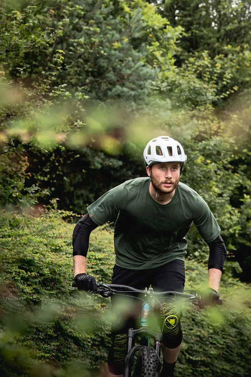 Endura SingleTrack Lite II Elbow Protector - Black-2