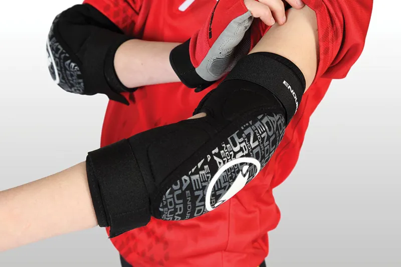 Endura Singletrack Youth Kids Elbow Protector - Black-2