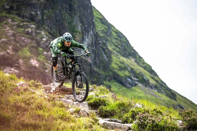 Endura MT500 Hard Shell Knee Pad - Black-1