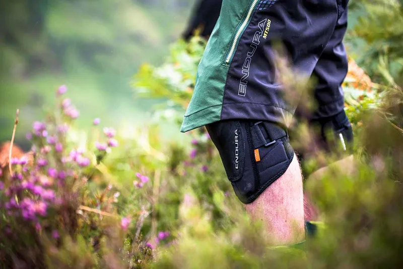 Endura MT500 Hard Shell Knee Pad - Black-2