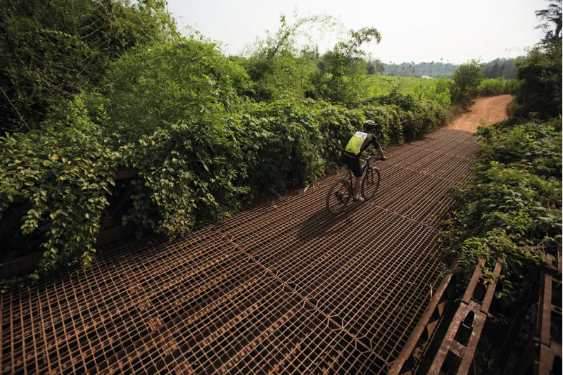 Evoc CC 6l BackPack and 2l Bladder - Black-5