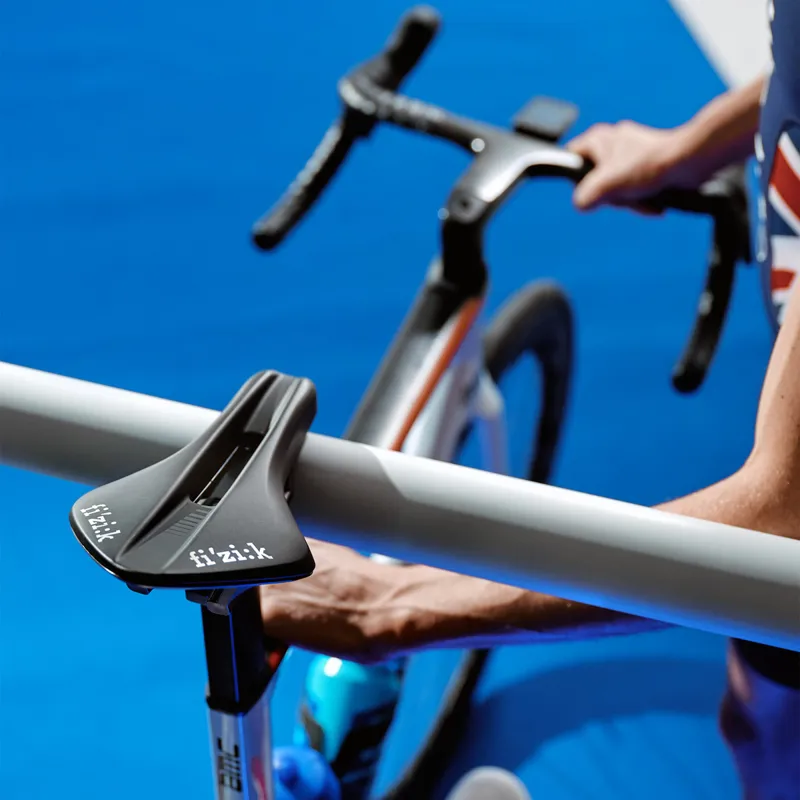 Fizik Transiro Aeris R5 Short Distance Triathlon Saddle - Black-5