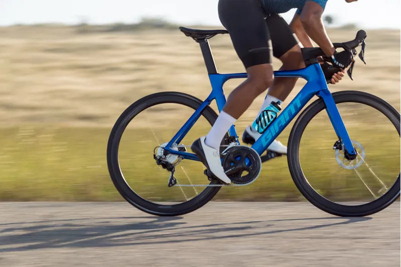 2020 Giant Propel Advanced 2 Disc Mens Road Bike Electric Blue