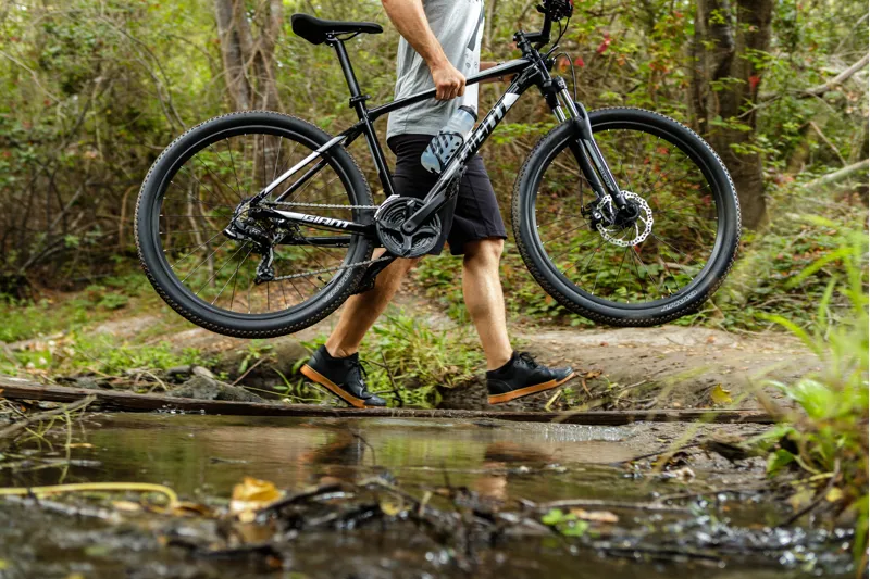 2020 Giant ATX 3 Disc 27.5 Hardtail Mountain Bike Met Black
