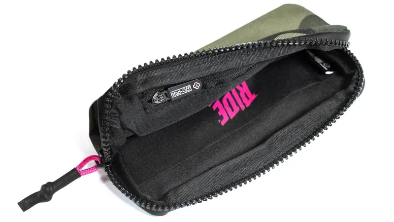 Muc-Off Essentials Case - Camo-3