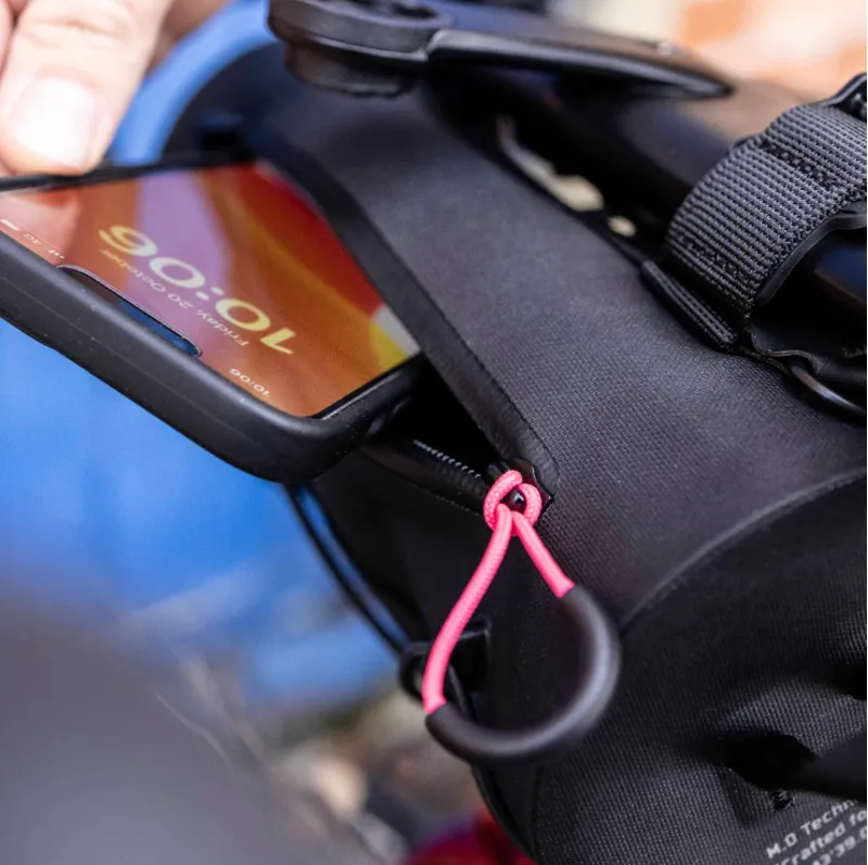 Muc-Off Explorer 2.4L Bar Bag - Black-2