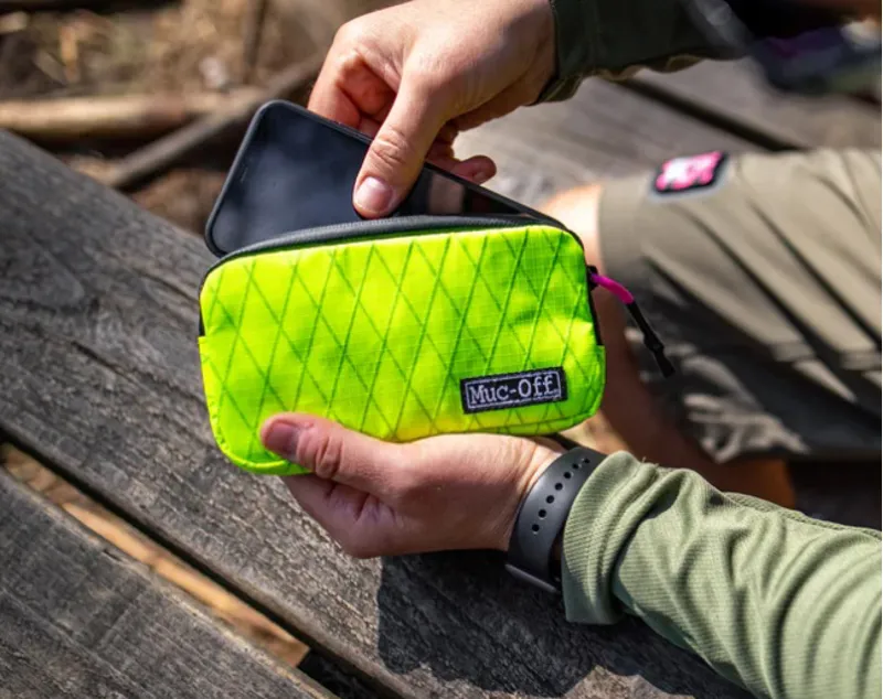 Muc-Off Rainproof Essentials Case - Hi-Vis Yellow-2