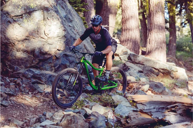 19 Giant Trance 3 Mens Mountain Bike Matte Metallic Black
