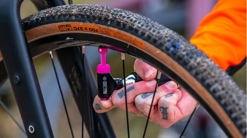 Muc-Off MTB Tyre Inflator Kit-2