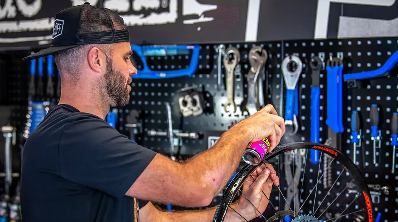 Muc-Off Glue Remover 200ml-1