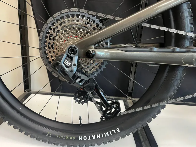 Ex-Demo: 2025 Specialized Stumpjumper 15 Expert Mountain Bike - S2-6