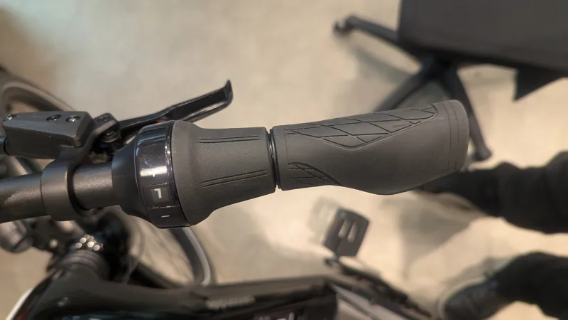 Ex-Demo: Cannondale Mavaro Neo 2 Electric Hybrid Bike - S/M-4