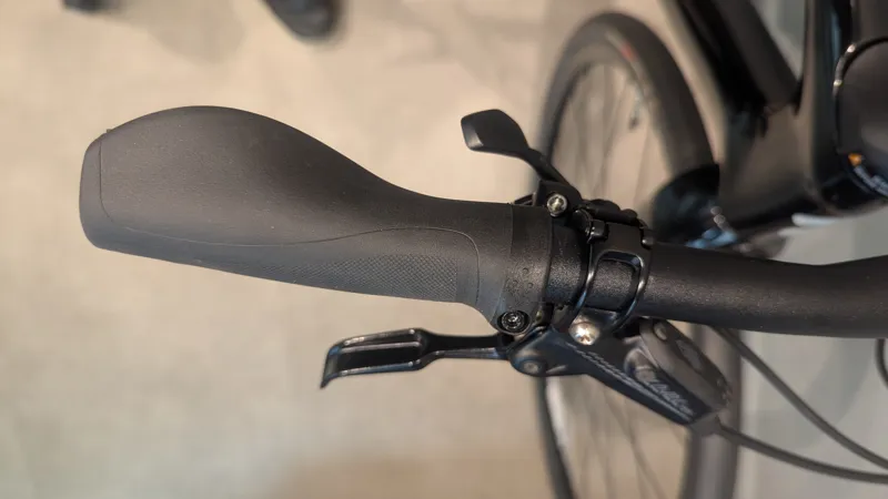 Shop Soiled: Specialized Sirrus 6.0 Hybrid Bike - Gloss Black - Small-3