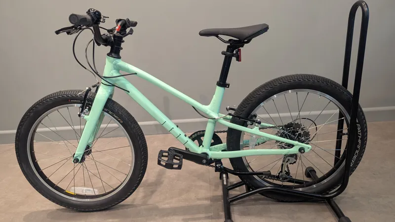 Shop Soiled: Specialized Jett 20 Kids Mountain Bike - Gloss Oasis-3