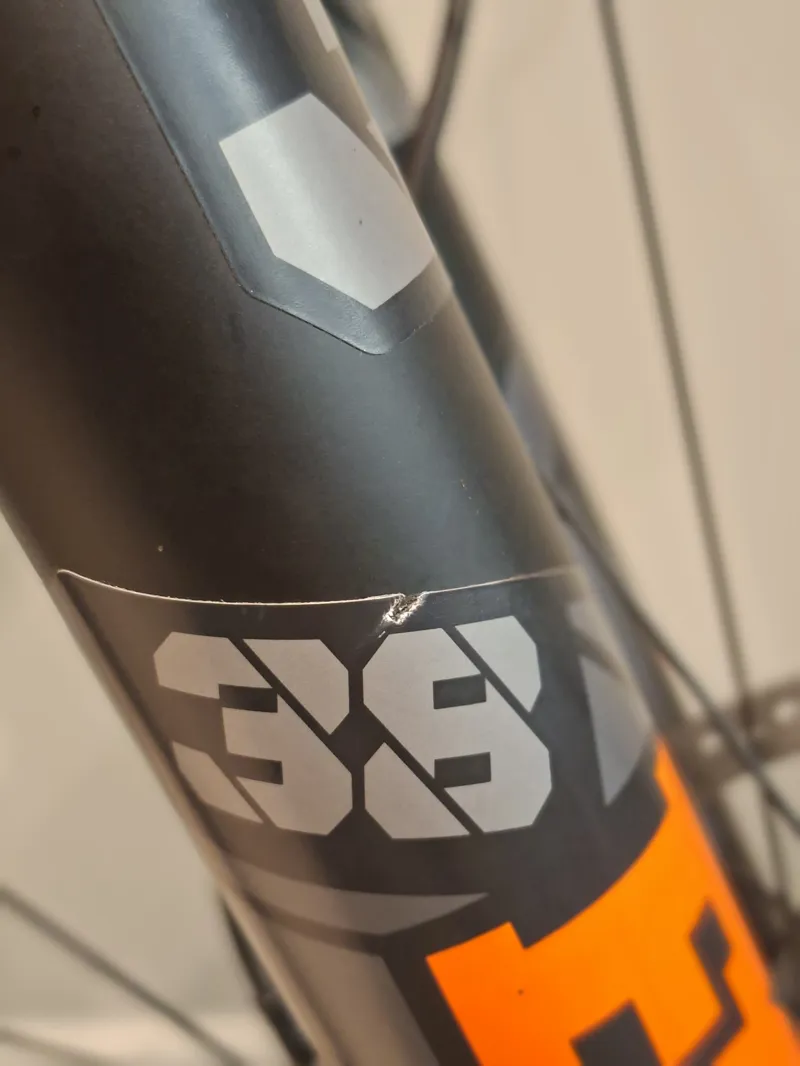 Ex-Demo: Specialized Stumpjumper 15 Fox Coil Alloy Mountain Bike - S5-2