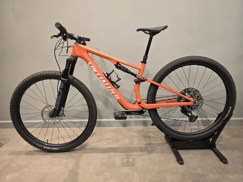 Ex-Demo: Specialized Epic 8 Comp Mountain Bike - Deep Orange - Medium-1