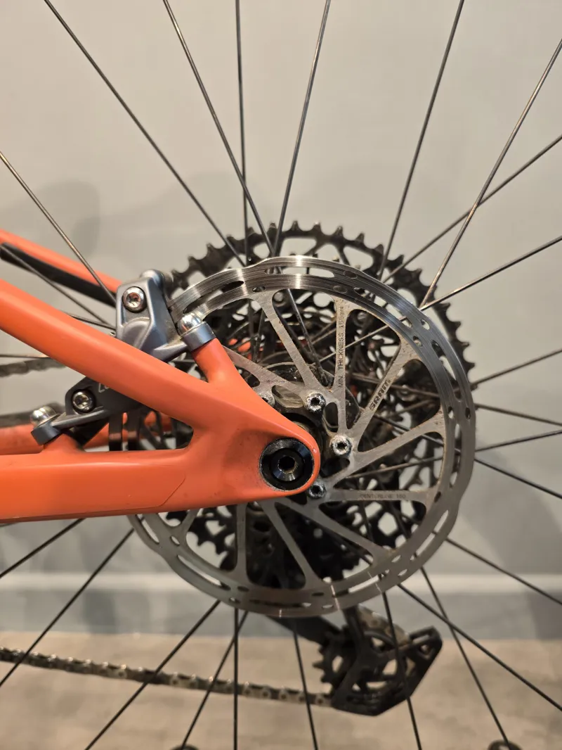 Ex-Demo: Specialized Epic 8 Comp Mountain Bike - Deep Orange - Medium-2