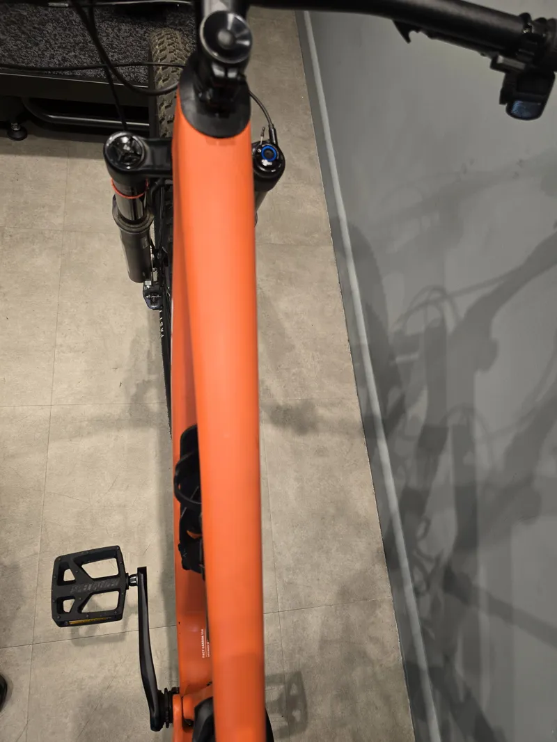 Ex-Demo: Specialized Epic 8 Comp Mountain Bike - Deep Orange - Medium-4
