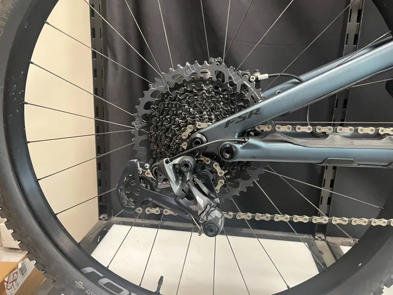 Ex-Demo: Specialized Turbo Levo SL Expert Carbon E-Mountain Bike - Large-2