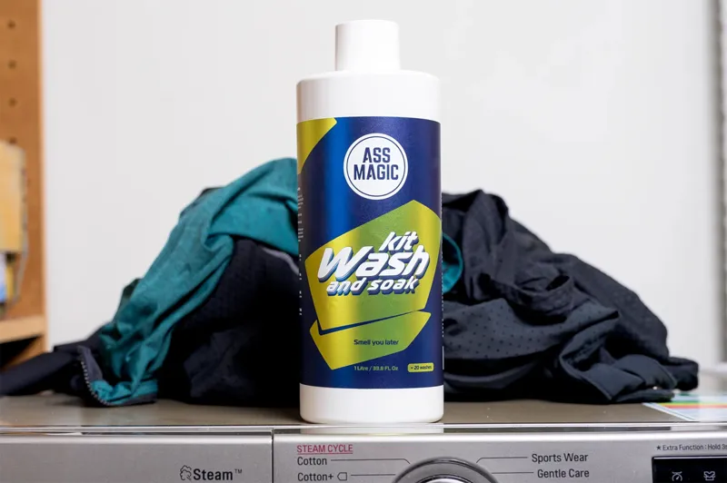 Ass Magic 3-in-1 Enzyme Kit Wash and Soak 1L-1
