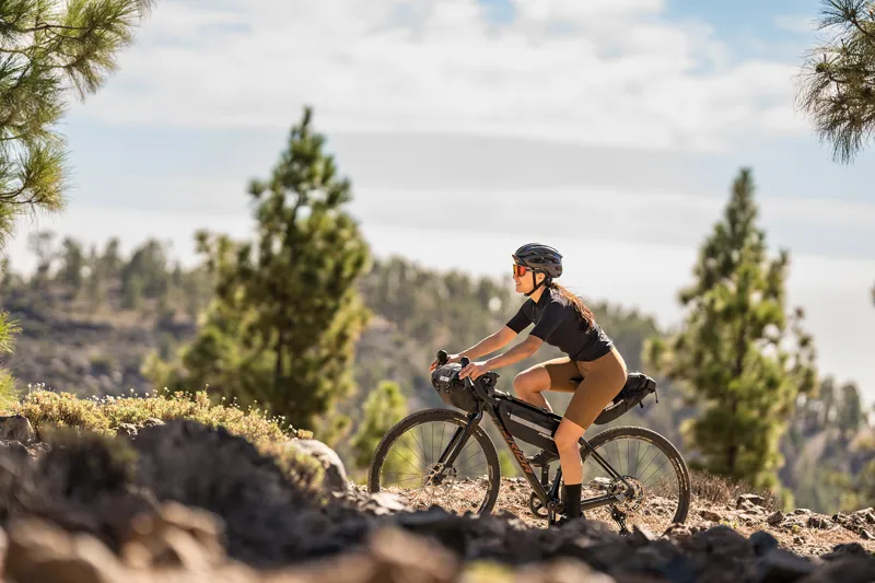 2025 Merida Silex 7000 Gravel Bike - Black/Bronze/Gold-3