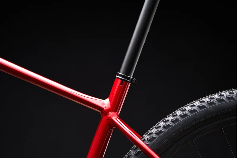 2022 Specialized Chisel Hardtail Mountain Bike - Gloss Maroon/Ice Papaya-6