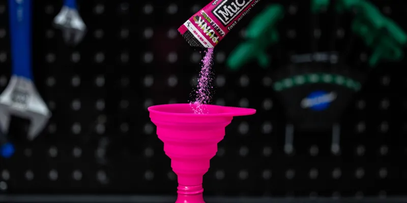 Muc-Off Collapsible Silicone Funnel-2