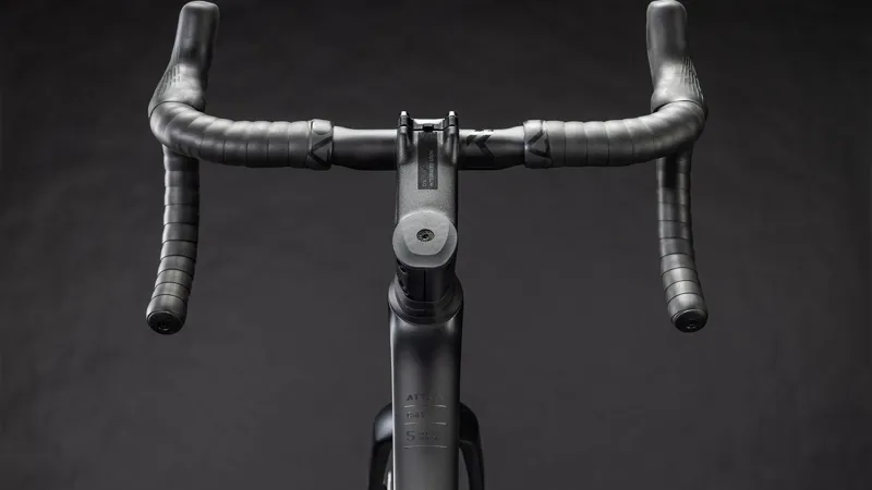 2026 Cube Attain C:62 SLT Road Bike - Carbon/Coal Chrome-7