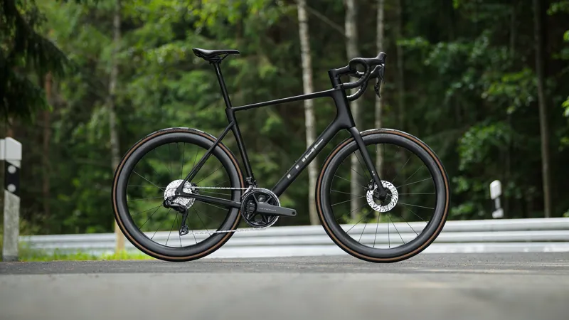 2026 Cube Attain C:62 SLT Road Bike - Carbon/Coal Chrome-1