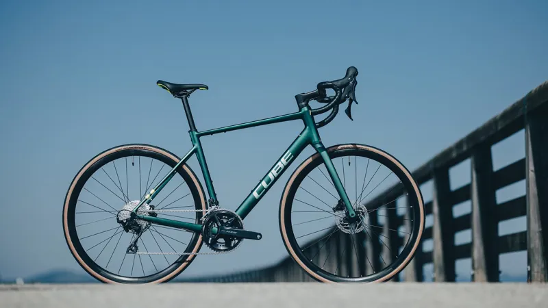 2025 Cube Attain SLX Road Bike - Goblin/Yellow-1