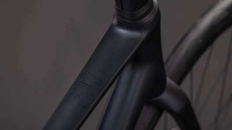 2026 Cube Attain SLX Road Bike - Coal/Prism-3