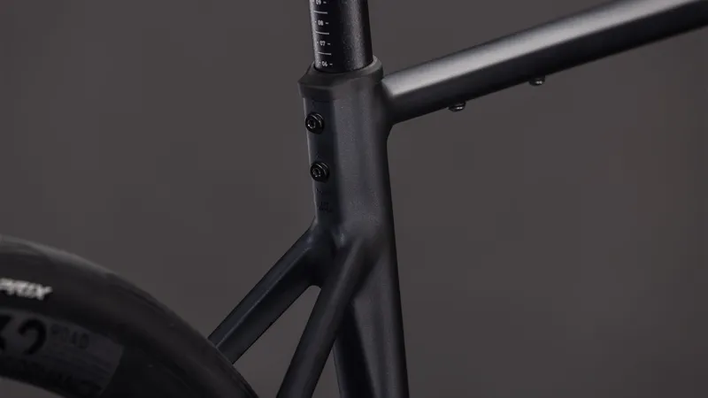 2026 Cube Attain SLX Road Bike - Coal/Prism-4