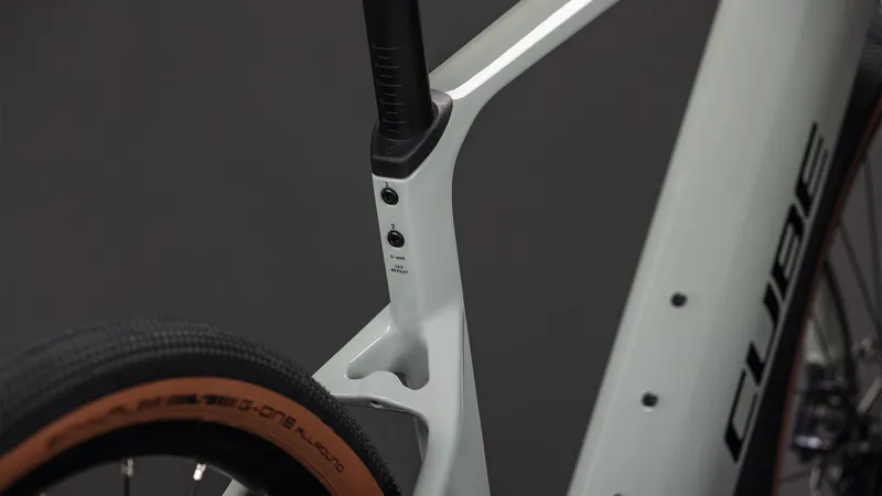 2026 Cube Nuroad Hybrid C:62 Race 400X Electric Gravel Bike - Reed Beige-3